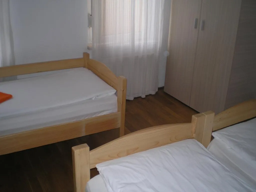 Funny Hostel Bucharest 0*,